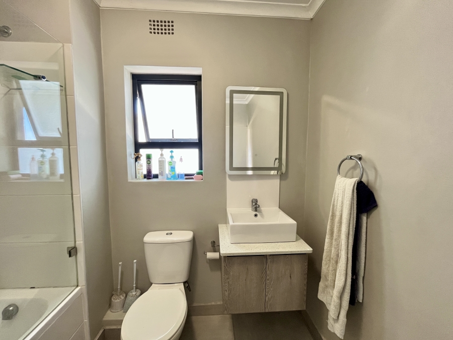 To Let 2 Bedroom Property for Rent in Parklands Western Cape